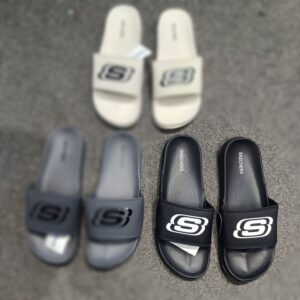 Skechers Quality Slipper for men Black